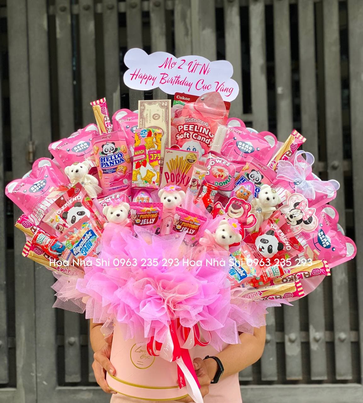 Hộp Hoa Bánh Kẹo Sinh Nhật Màu Hồng - 241